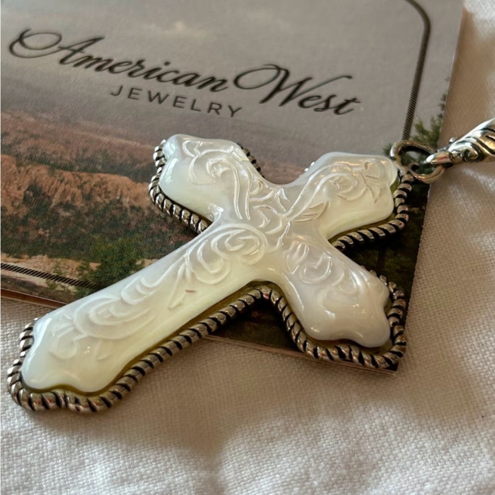 American West White and Silver Cross Necklace
Mother of Pearl. New never worn.